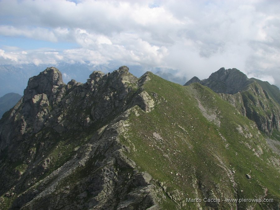 09_Il M.te Ponteranica con la cresta percorsa per raggiungere la sua vetta.JPG